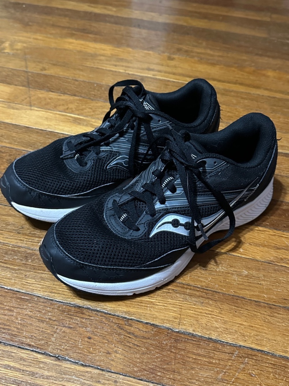 Saucony Men’s Black and White Athletic Sneakers, Sz 10.5 Wide
